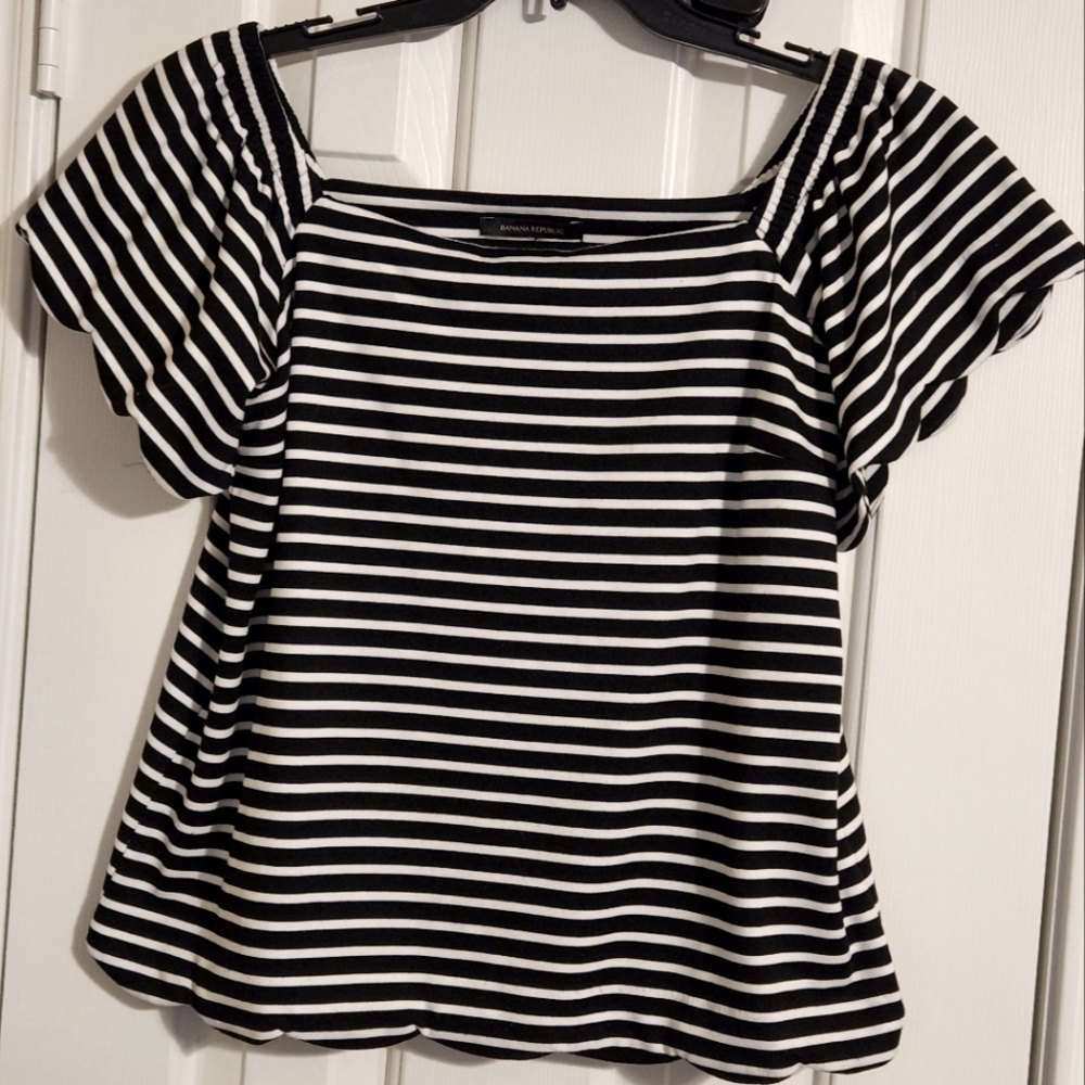 Banana Republic Black & White Pullover square neck  Blouse size small